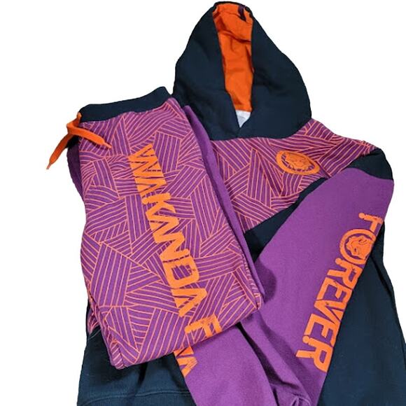 Marvel - 2 piece - Wakanda Forever- Sweat outfit- size Large - Picture 2 of 5